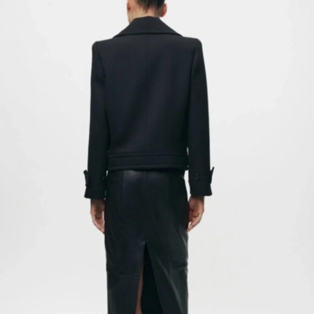 Zara Black Tailored Blazer with Notched Lapels - Picture 4 of 7